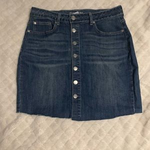 Maurice’s jean skirt. Size 7/8. Great condition.